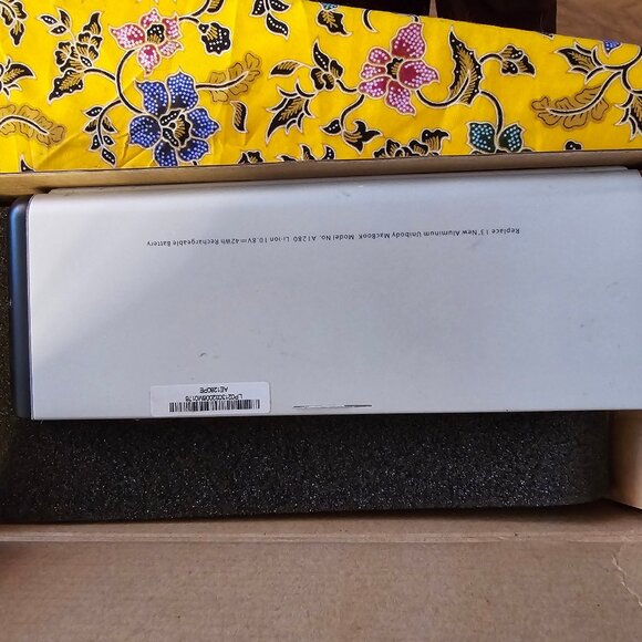 Replace 13' New Aluminum Unibody MacBook Model No. A1280 Li-ion 10.8V - Picture 2 of 3